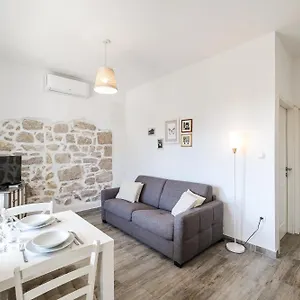 Pavle's Apartament